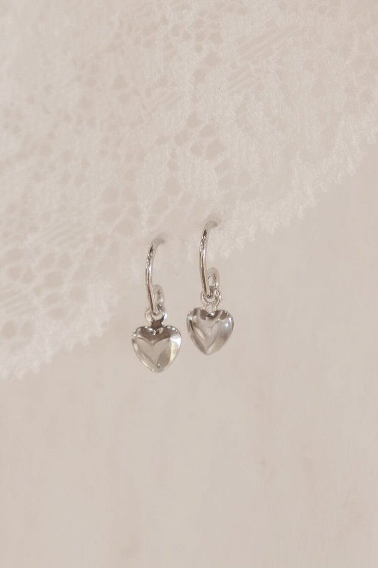 Brandy Melville Essential | Heart Charm Earrings