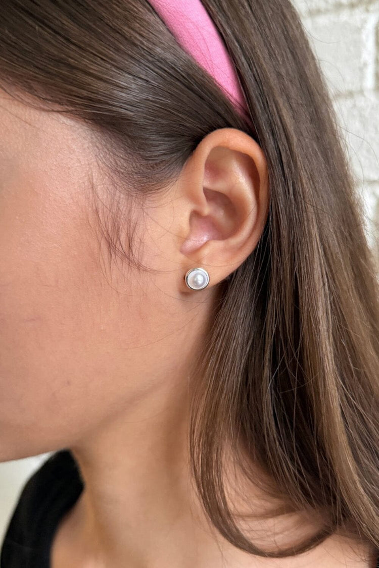 Brandy Melville Exclusive | Pearl Stud Earrings