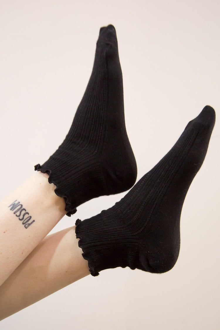 Brandy Melville Recommended | Ruffle Ribbed Socks