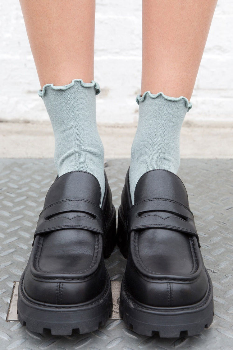 Brandy Melville Featured | Ruffle Socks